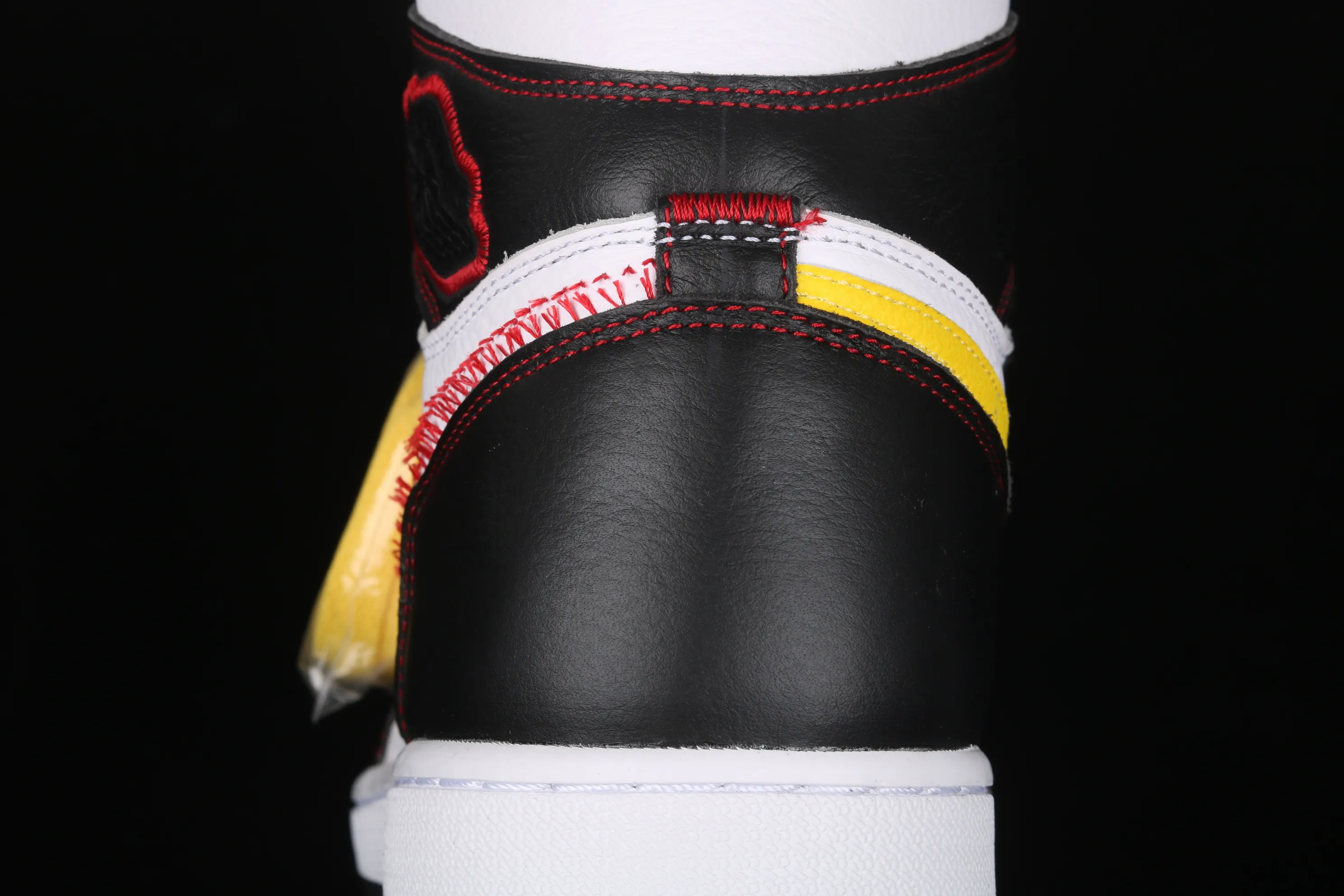 All categories Air Jordan Jordan series basketball shoes Air Jordan 1 High cost-effective version Air Jordan 1 "Dynamic Yellow" AJ1 black and white contrast stitching hook basketball shoes CD6579-071
